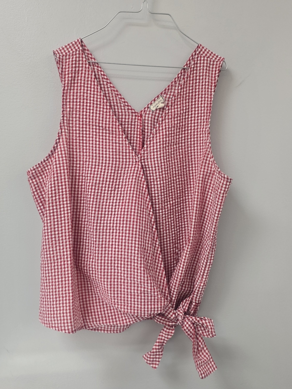 Eyeshadow XL Red White Gingham V-Neck Tie Front Sleeveless Top 100% Cotton